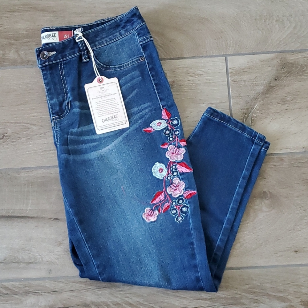 🆕️ Cherokee Capri Jeans